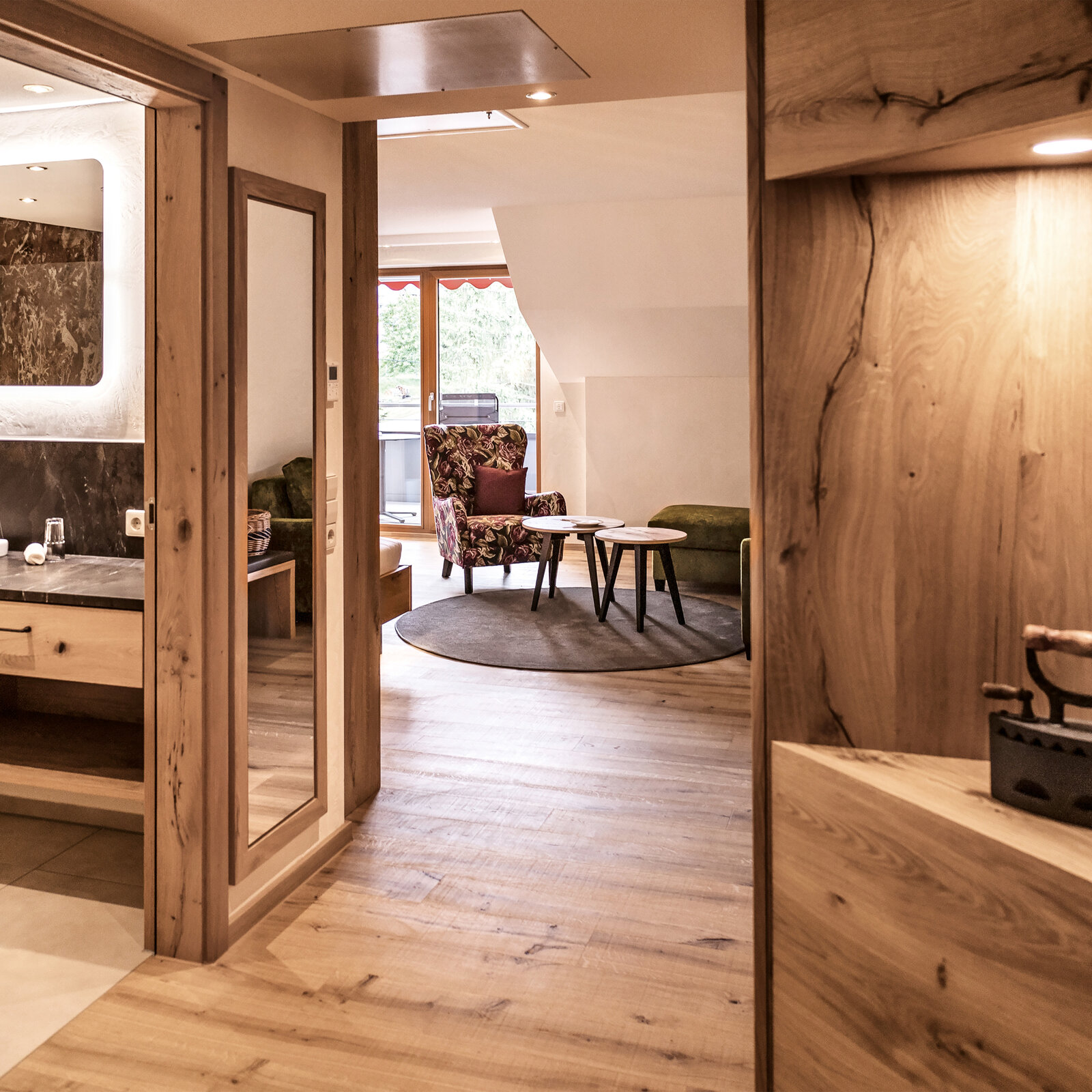 zieflekoch Elztalhotel Flur Bad Badezimmer Holz Zimmer