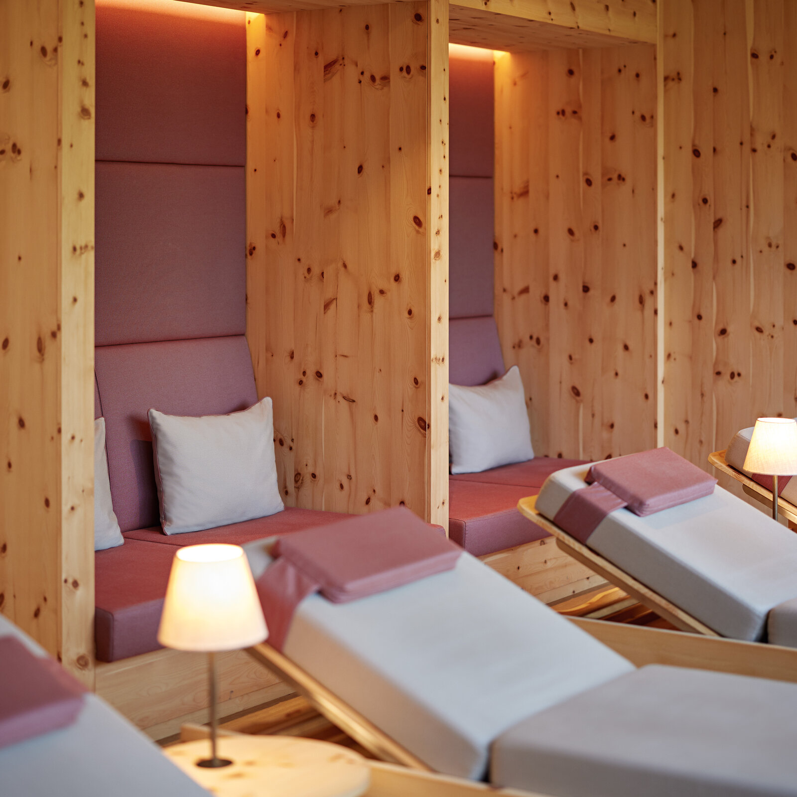 Zieflekoch Bora HotSpa Resort hotel Wellness Wellnessbereich Hamam Zirbenholz indirektes licht Liegen Sitznische