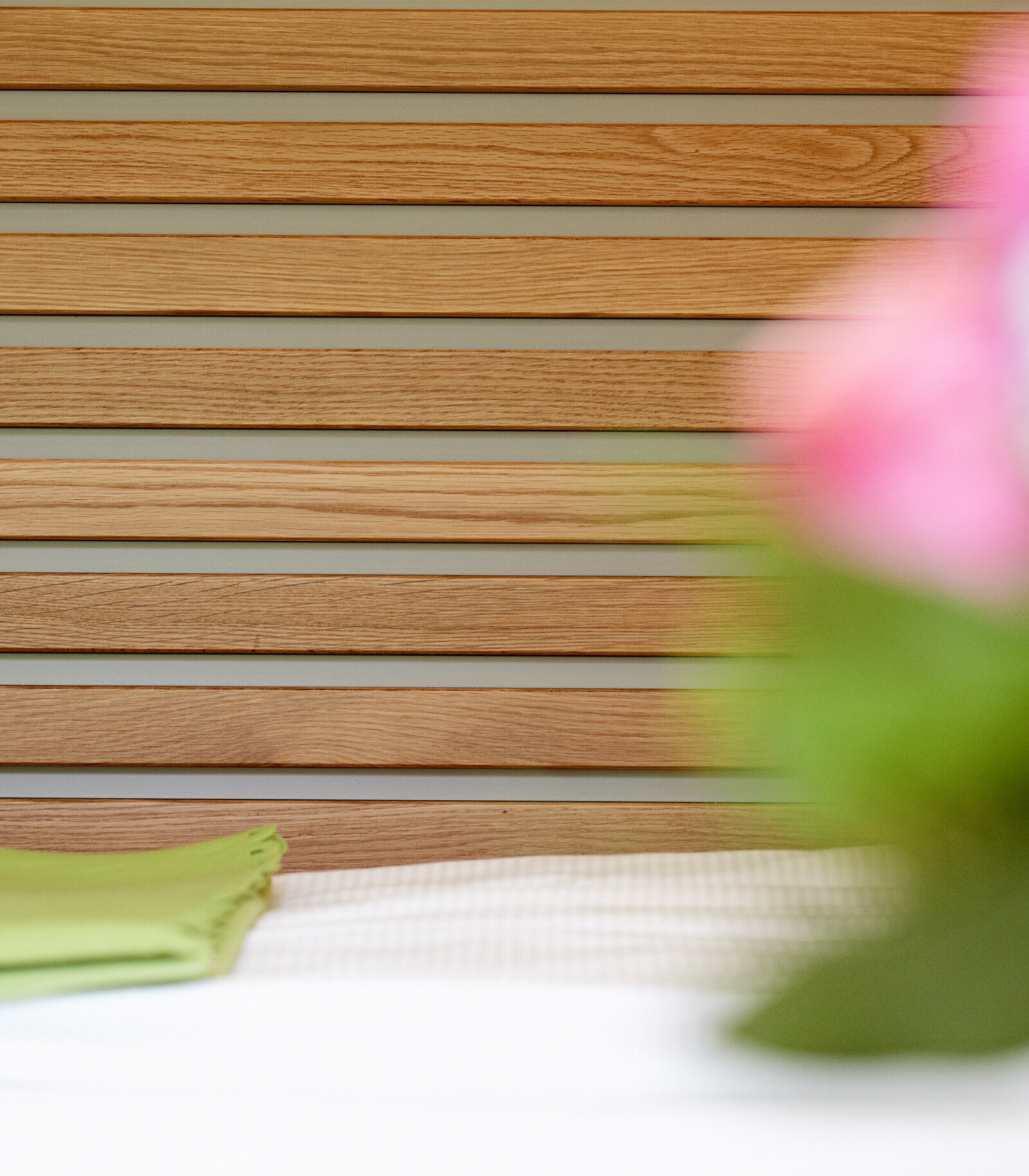 zieflekoch Fachklinik Klinik im Alpenpark Zimmer Patientenzimmer Holzwand Bett Holz