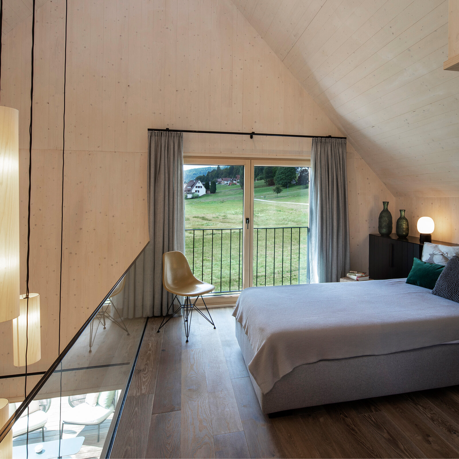 zieflekoch Engel Obertal Ferienhaus Chalet Wohnung Schlafzimmer Bett Doppelbett Holz