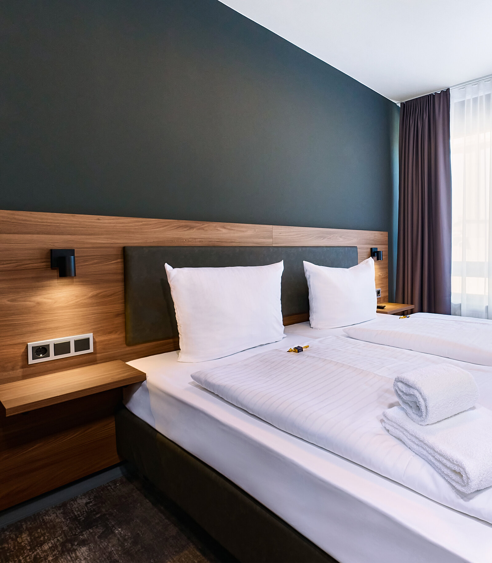 zieflekoch Rhönkitz Zimmer Schlafzimmer Bett Holz