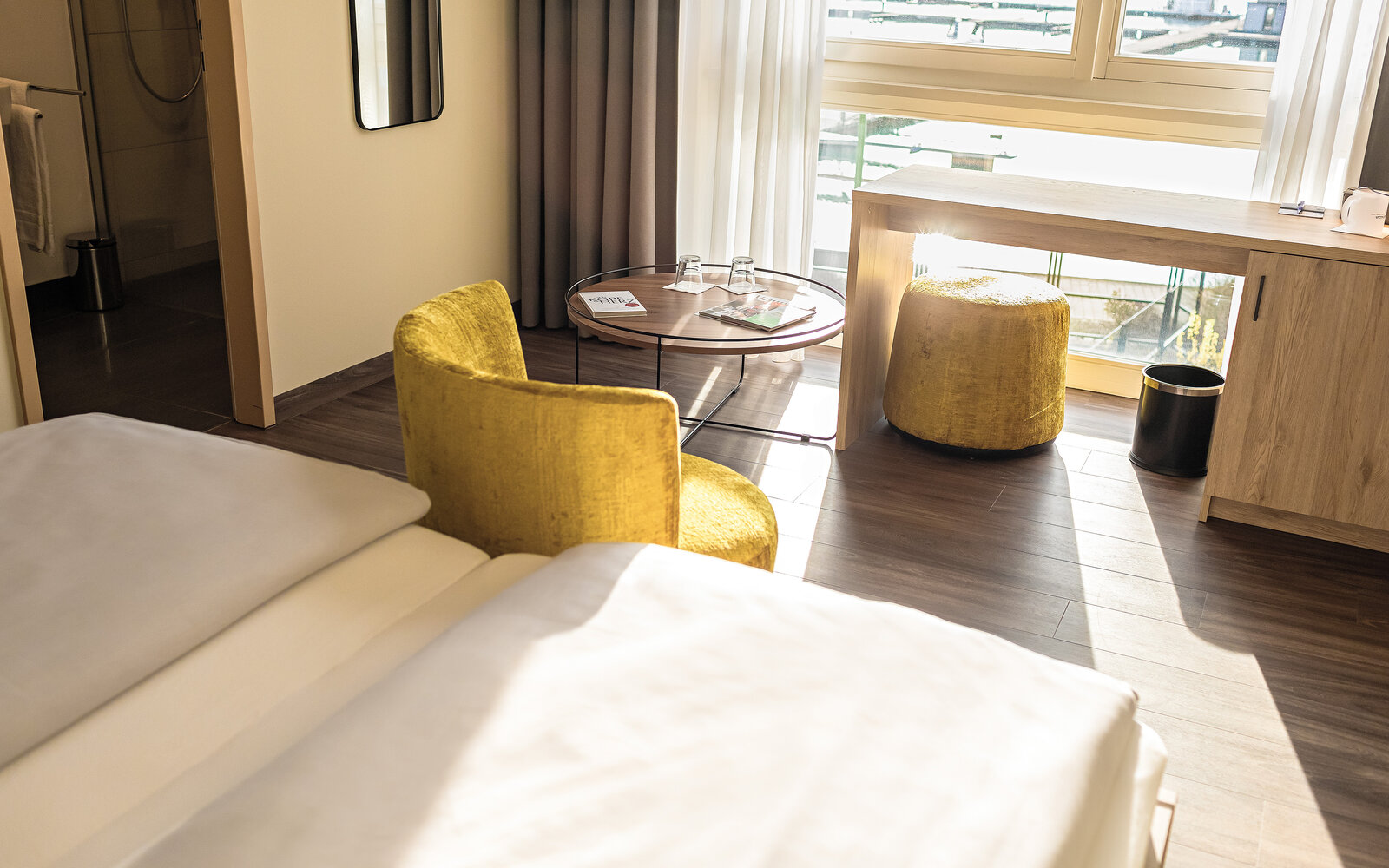 Zieflekoch Hotel Lagovida Ferienresort Casa Marina Zimmer doppelzimmer gebeizte Eiche Bett Doppelbett Polstersessel Schreibtisch