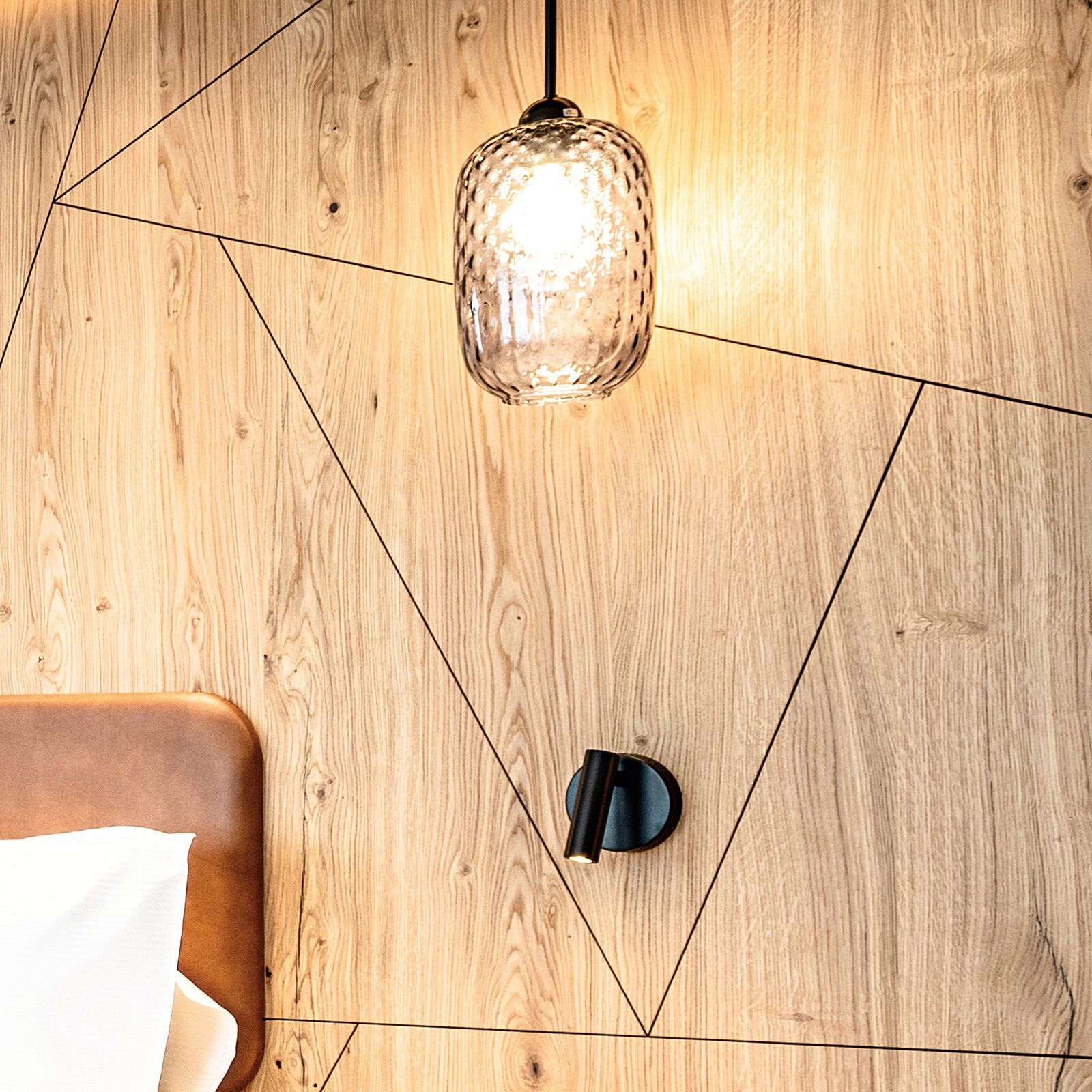 Zieflekoch hotel piz badus Andermatt Schweiz zimmer suite doppelzimmer eiche Hängeleuchten