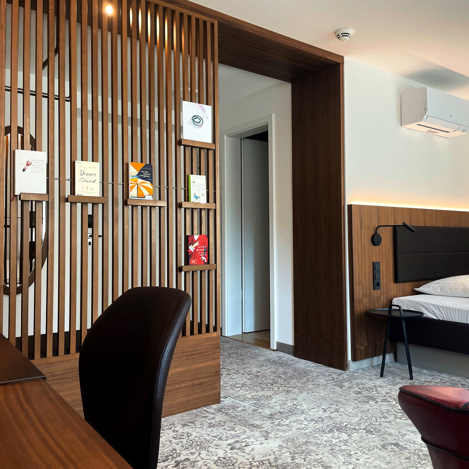 zieflekoch Zumnorde Zimmer Schlafzimmer Schreibtisch Holz Regal Bücherregal Raumtrenner