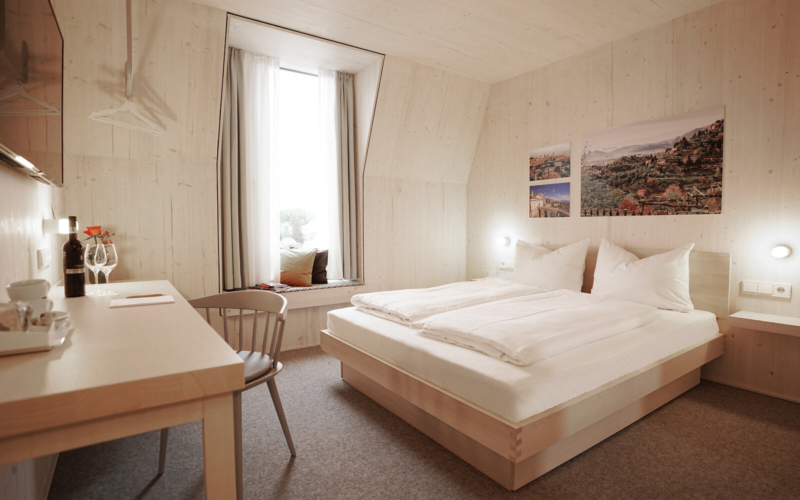 zieflekoch bergamo doppelbett bett holz zimmer schreibtisch vorhang kissen stuhl fenster