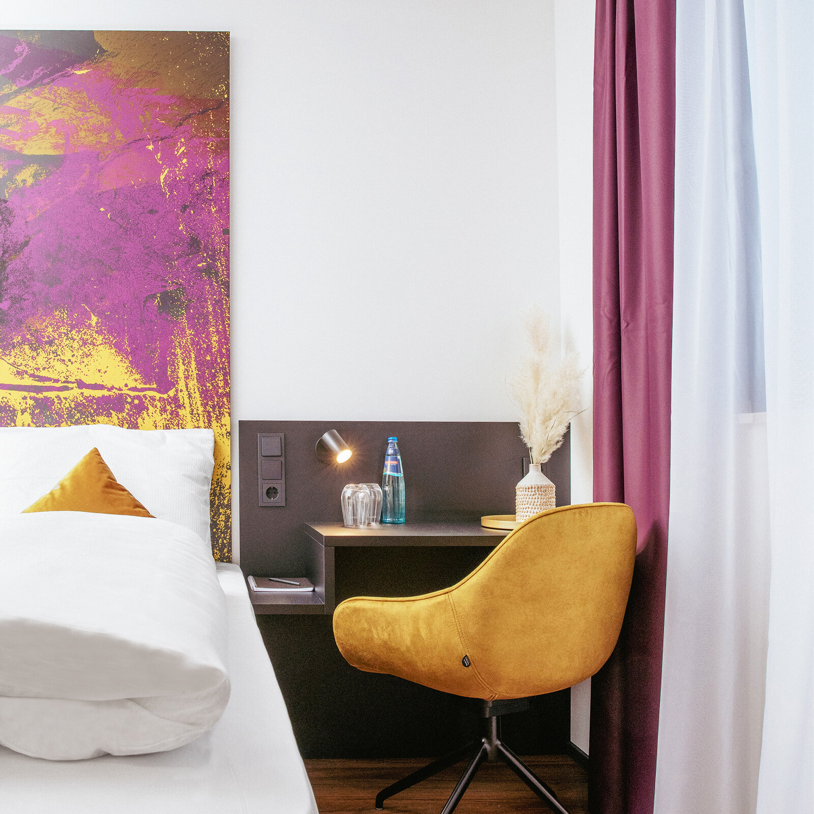 zieflekoch Sombea Doppelbett Bett Zimmer Doppelzimmer Sessel Gold Holz