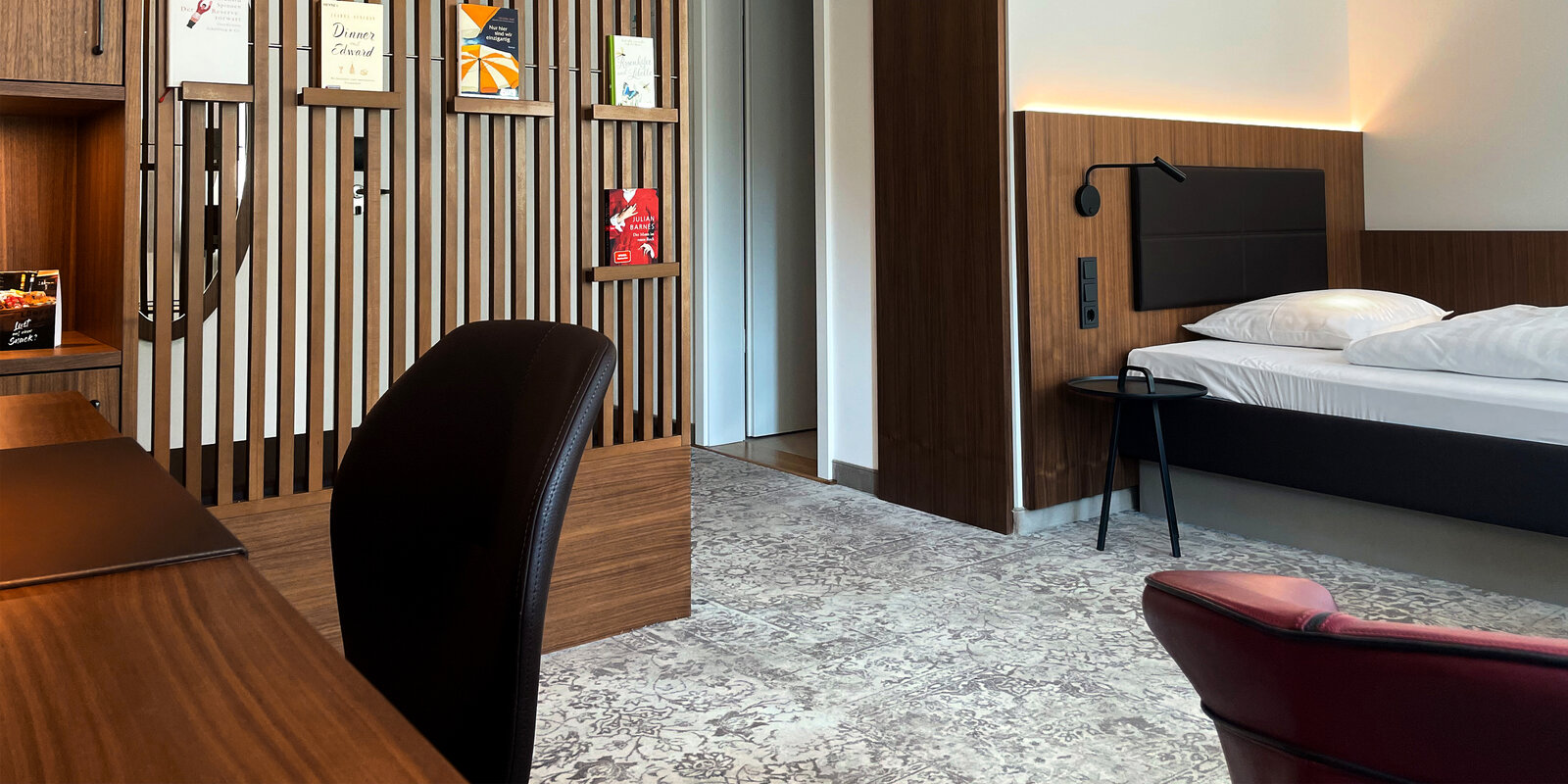 zieflekoch Zumnorde Zimmer Schlafzimmer Schreibtisch Holz Regal Bücherregal Raumtrenner