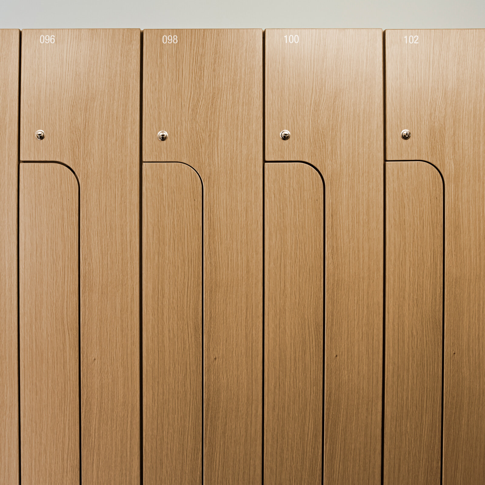 zieflekoch Fachklinik CIP München Praxis Schrank Schränke Spind Spinde Holz