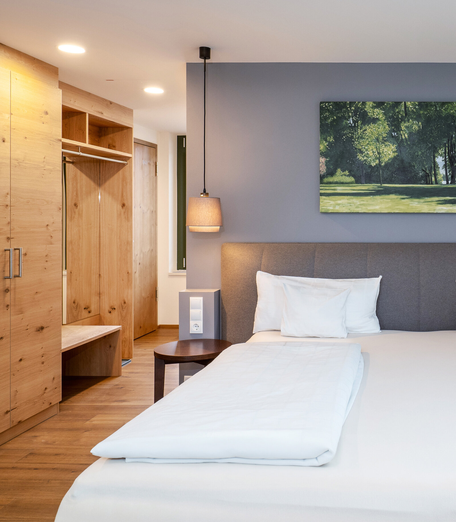 zieflekoch Hofgut Farny Schlafzimmer Bett Schrank Nachttisch