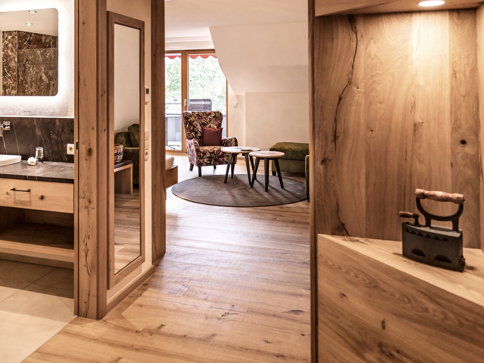 zieflekoch Elztalhotel Flur Bad Badezimmer Holz Zimmer