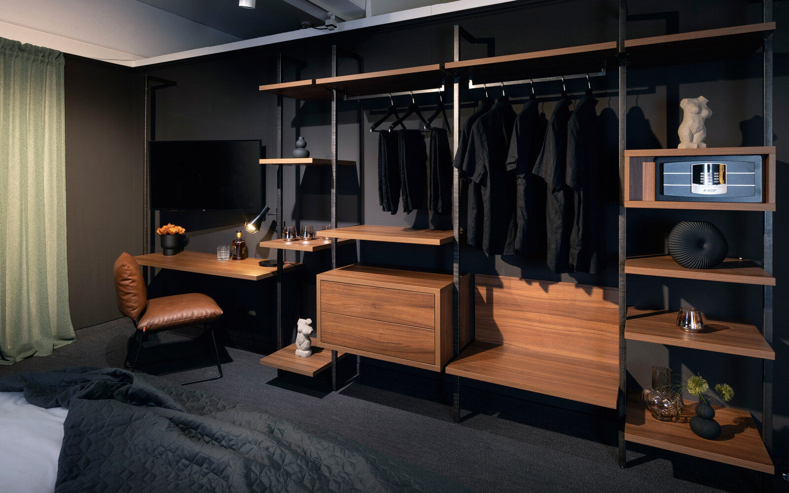 zieflekoch Musterzimmer Buzz Schreibtisch Regal Garderobe