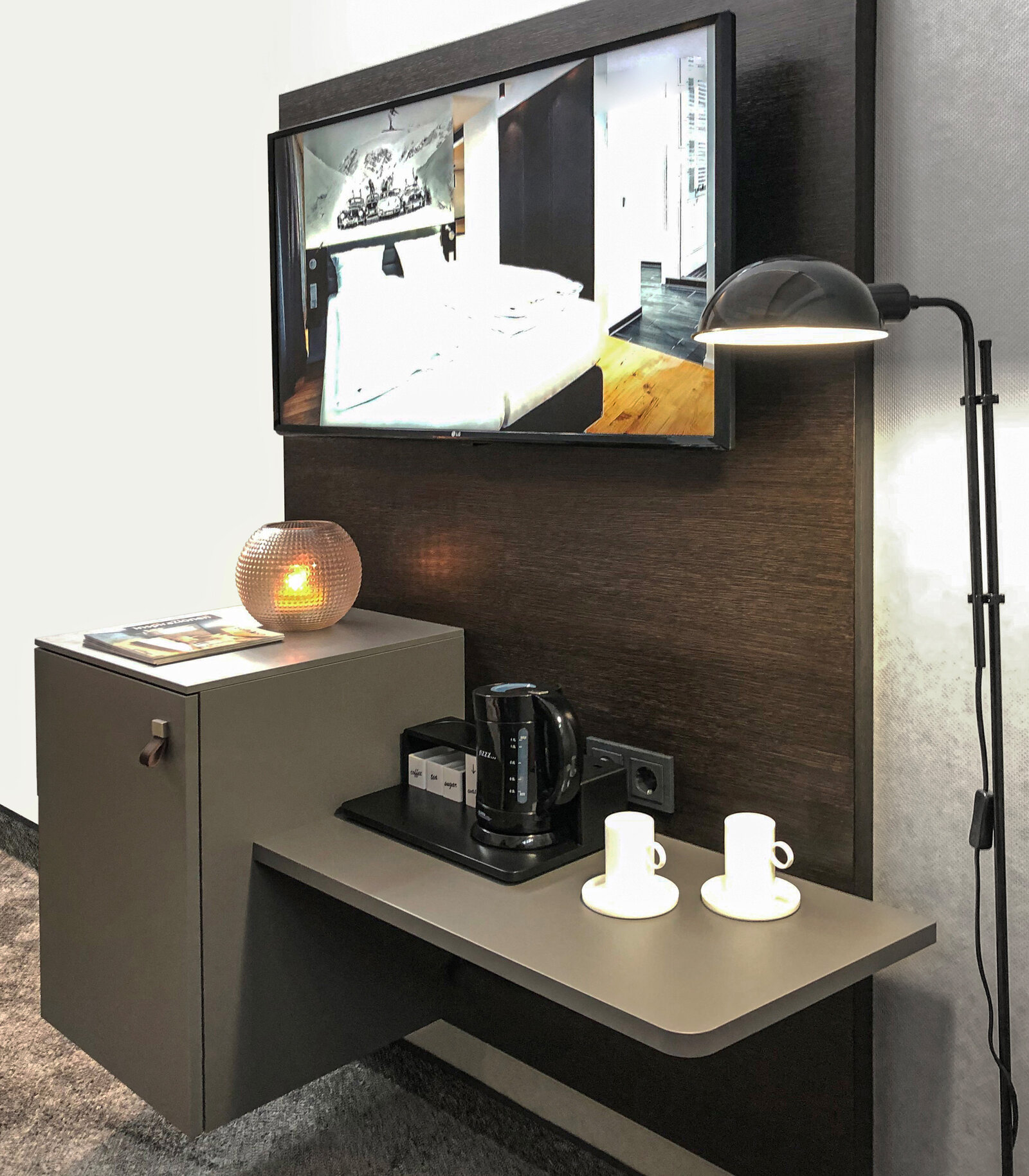 zieflekoch musterzimmer zametry zimmer schrank tv holz stehlampe konsole
