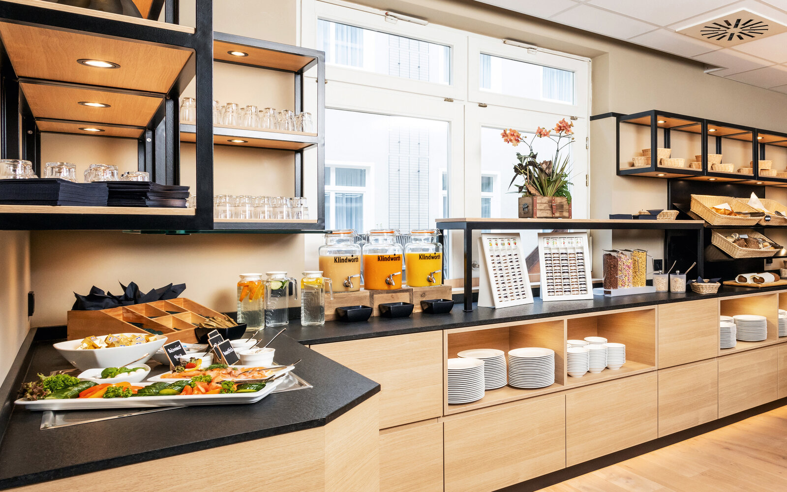 zieflekoch maakt Buffet Frühstücksbuffet Frühstück Holz Metall
