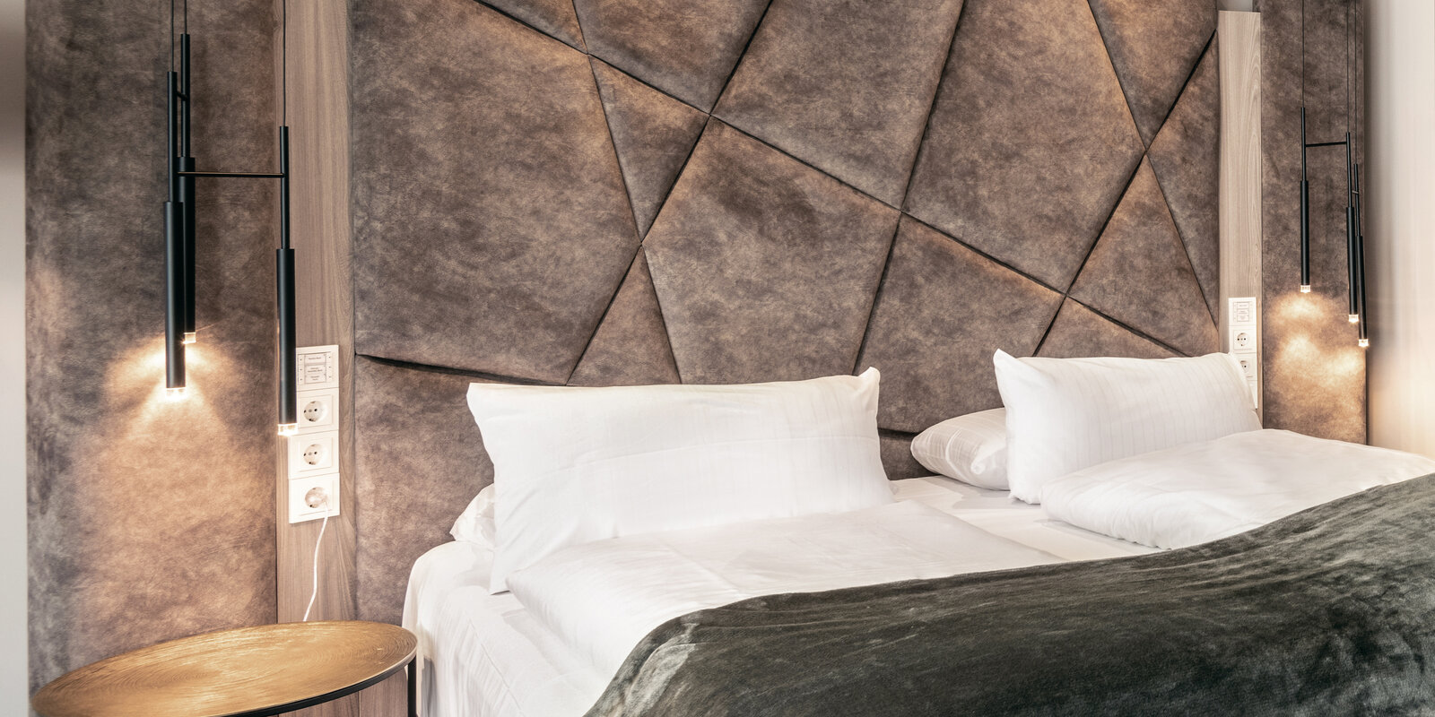 zieflekoch Bett Schlafzimmer Kopfteil Samt Holz Nachttisch