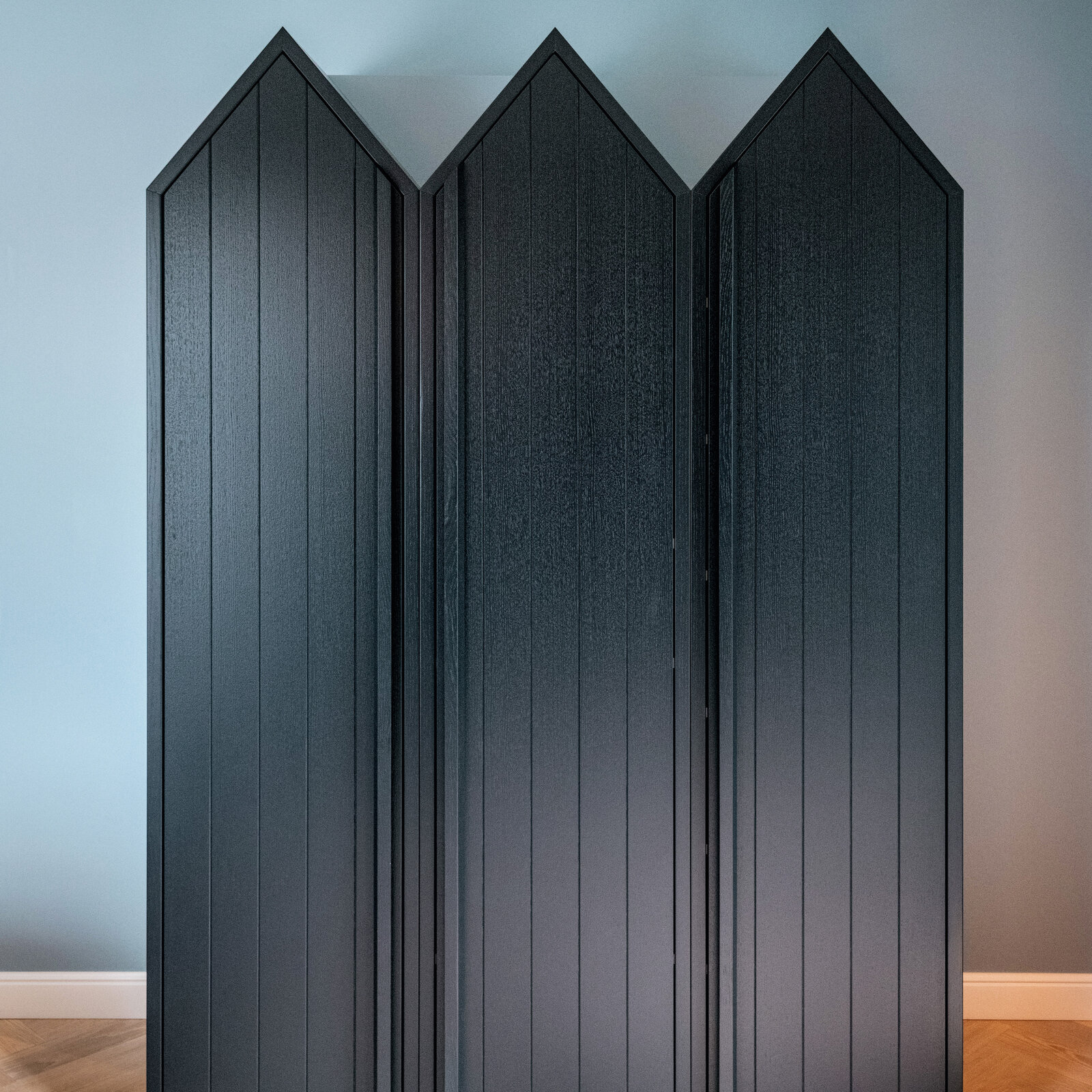 zieflekoch Palais Kayser Schrank Zickzack Holz Blau