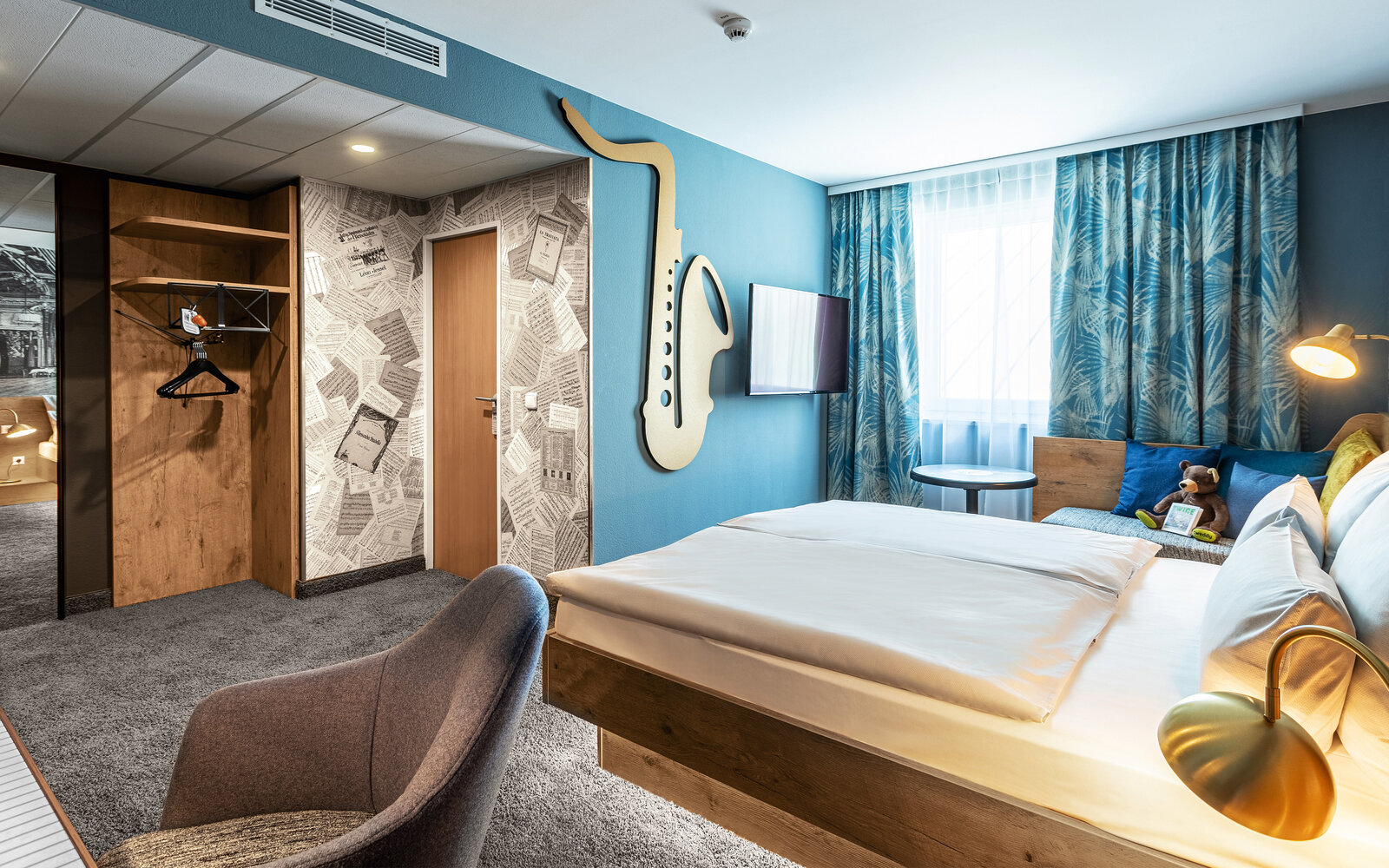 zieflekoch mighty Twice Bett Schlafzimmer Zimmer Holzbett Nachttisch Saxophon Klavier