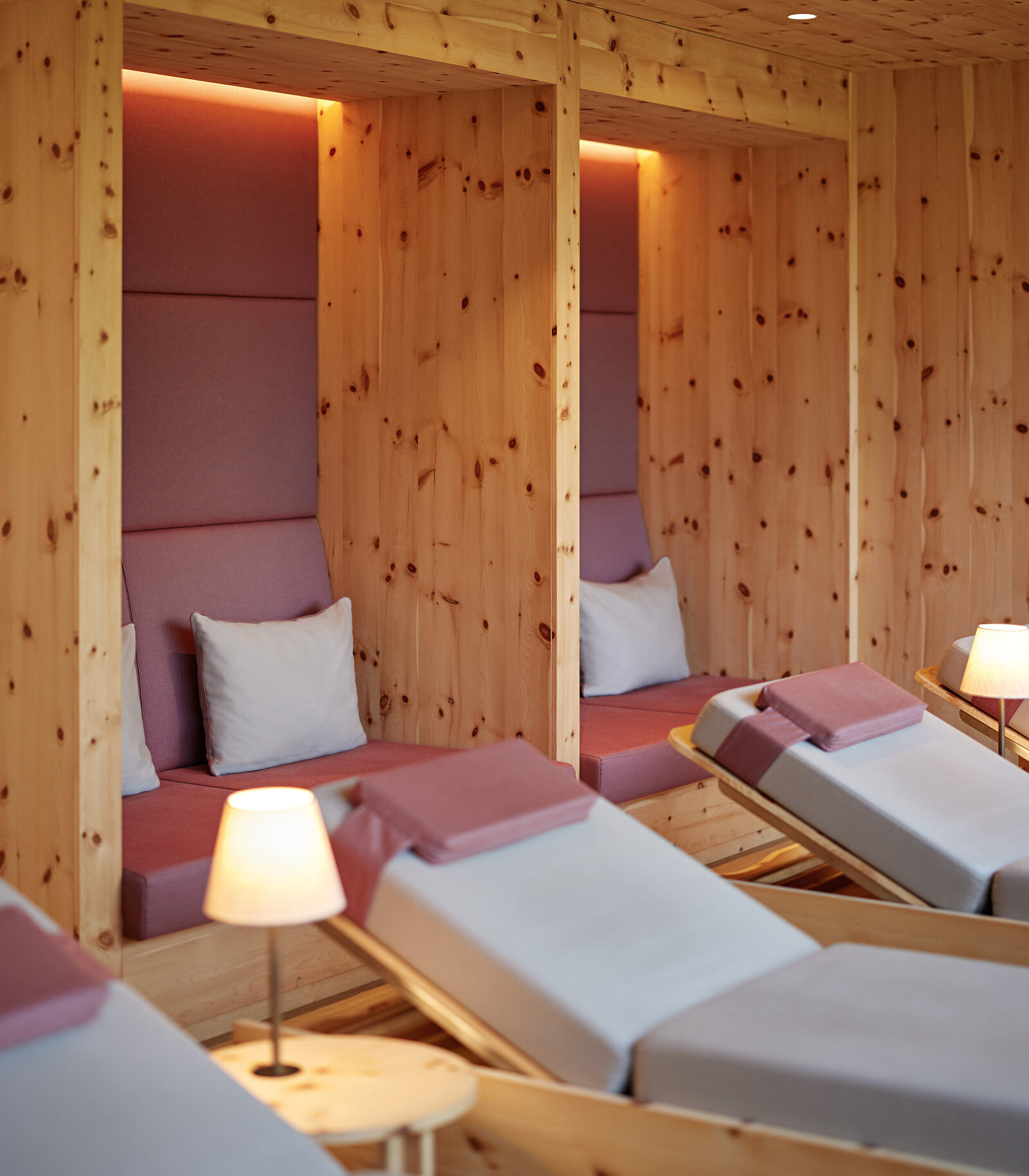 Zieflekoch Bora HotSpa Resort hotel Wellness Wellnessbereich Hamam Zirbenholz indirektes licht Liegen Sitznische