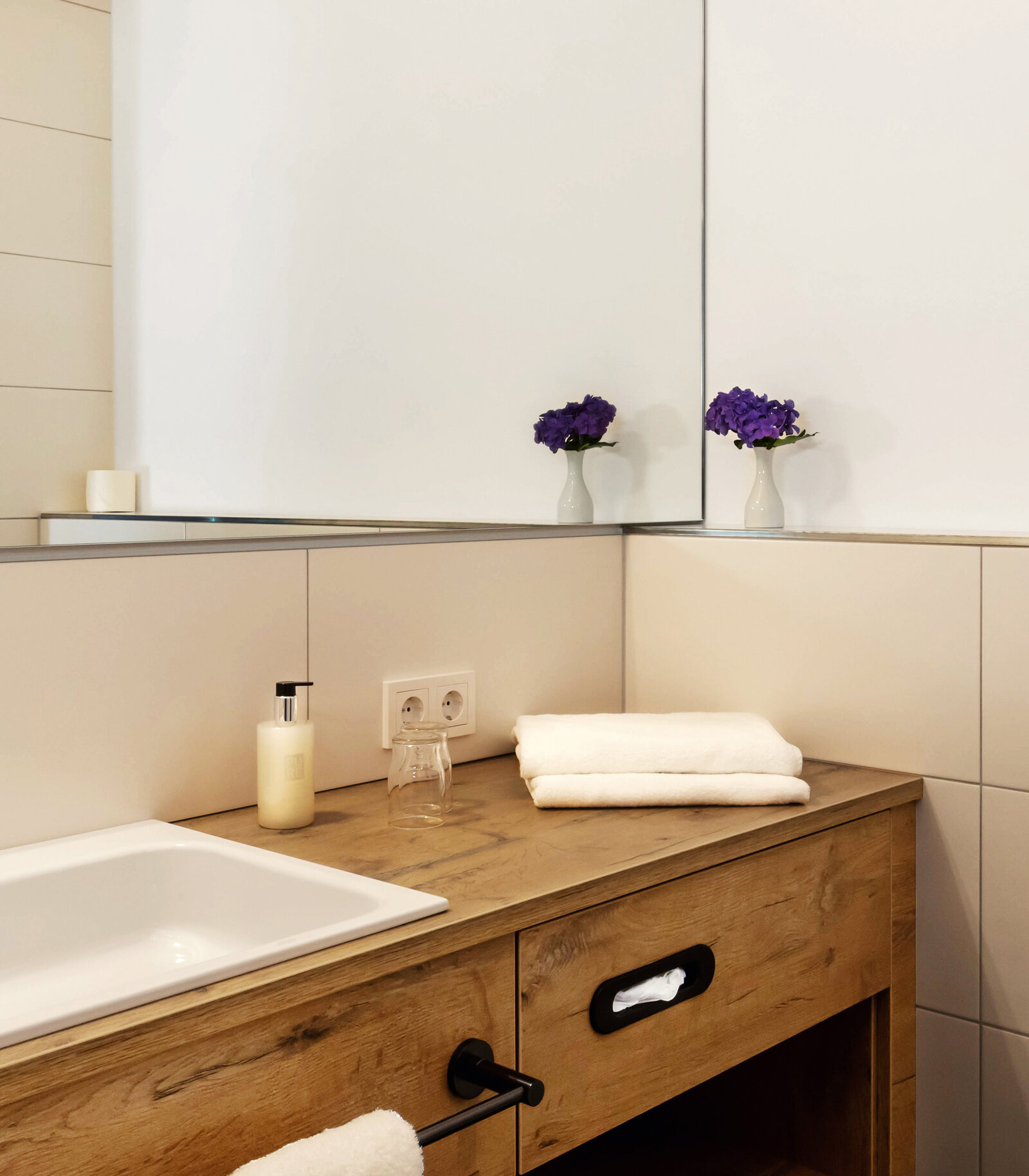 zieflekoch Goldener Adler Badezimmer Waschbecken Waschtisch Spiegel