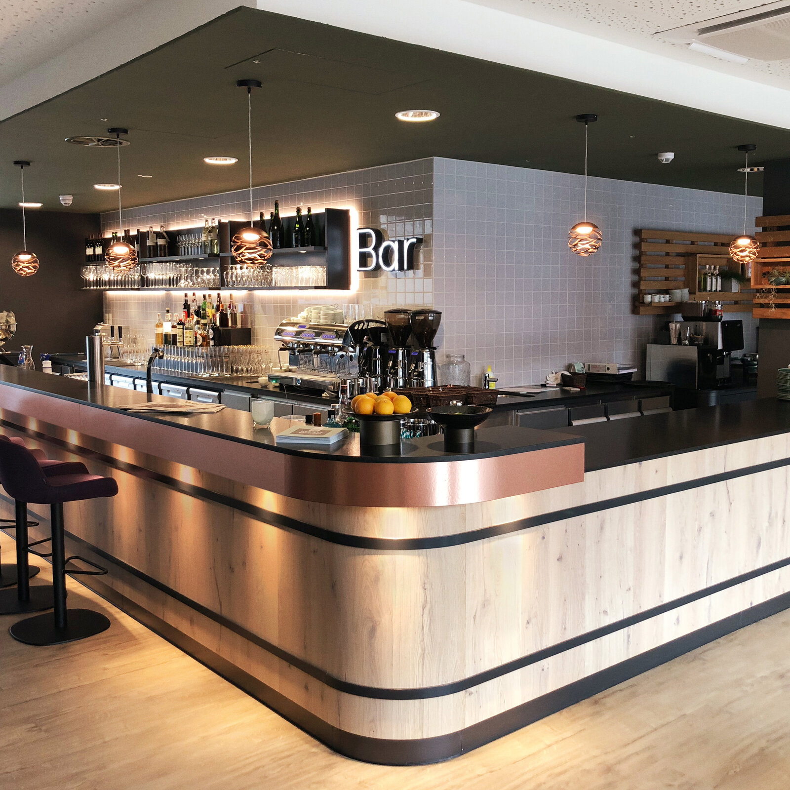 zieflekoch Sander Bar Eiche Metall Stühle Fliesen Europalette