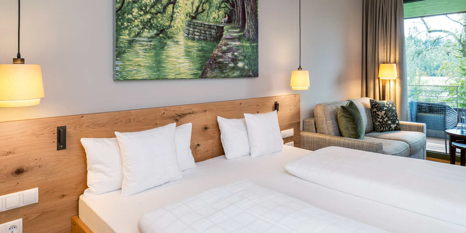 zieflekoch Hofgut Farny Schlafzimmer Bett Schrank Nachttisch Sofa Couch Zimmer