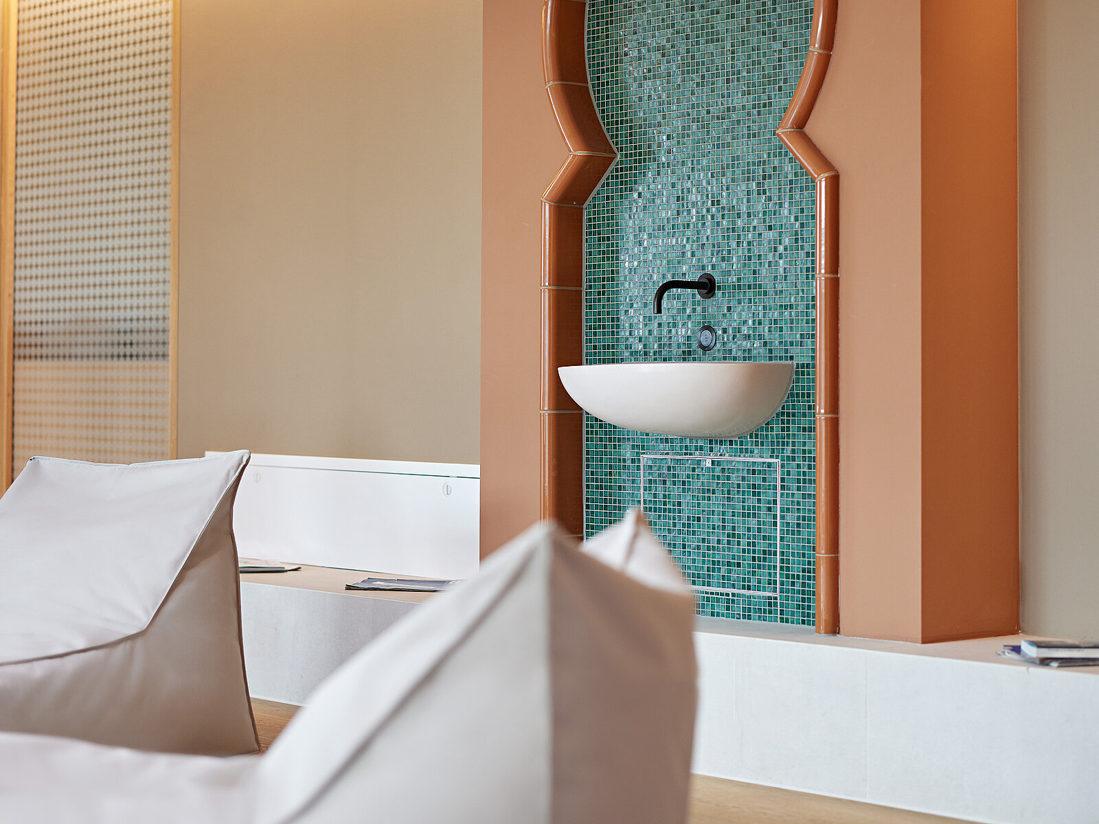 Zieflekoch Bora HotSpa Resort hotel Wellness Wellnessbereich Hamam Ornamentik indirektes licht Marmor Liegen Brunnen Mosaik Sitznische