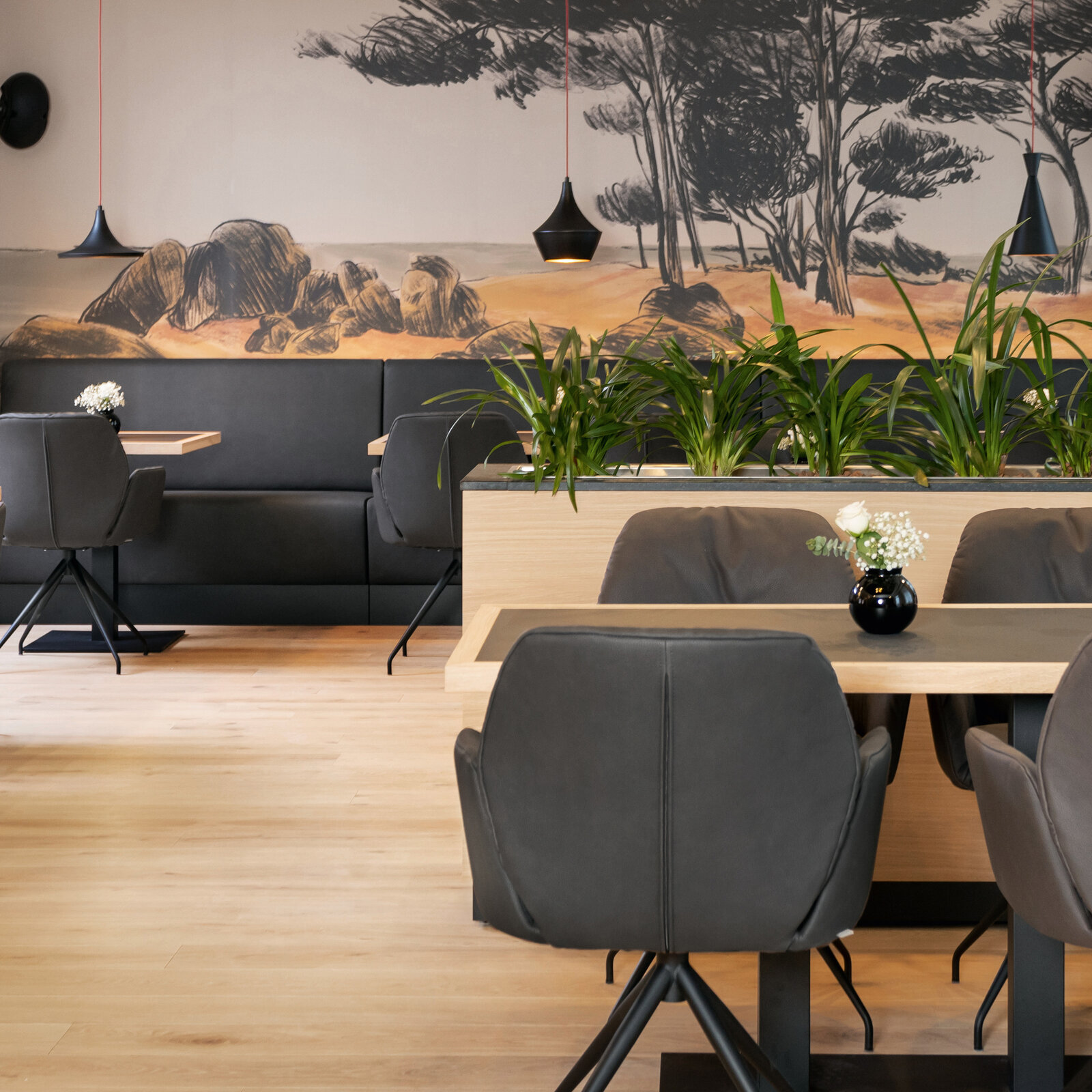 zieflekoch maakt Frühstücksraum Frühstück Holz Wandmalerei Tische Stühle Sitzbank