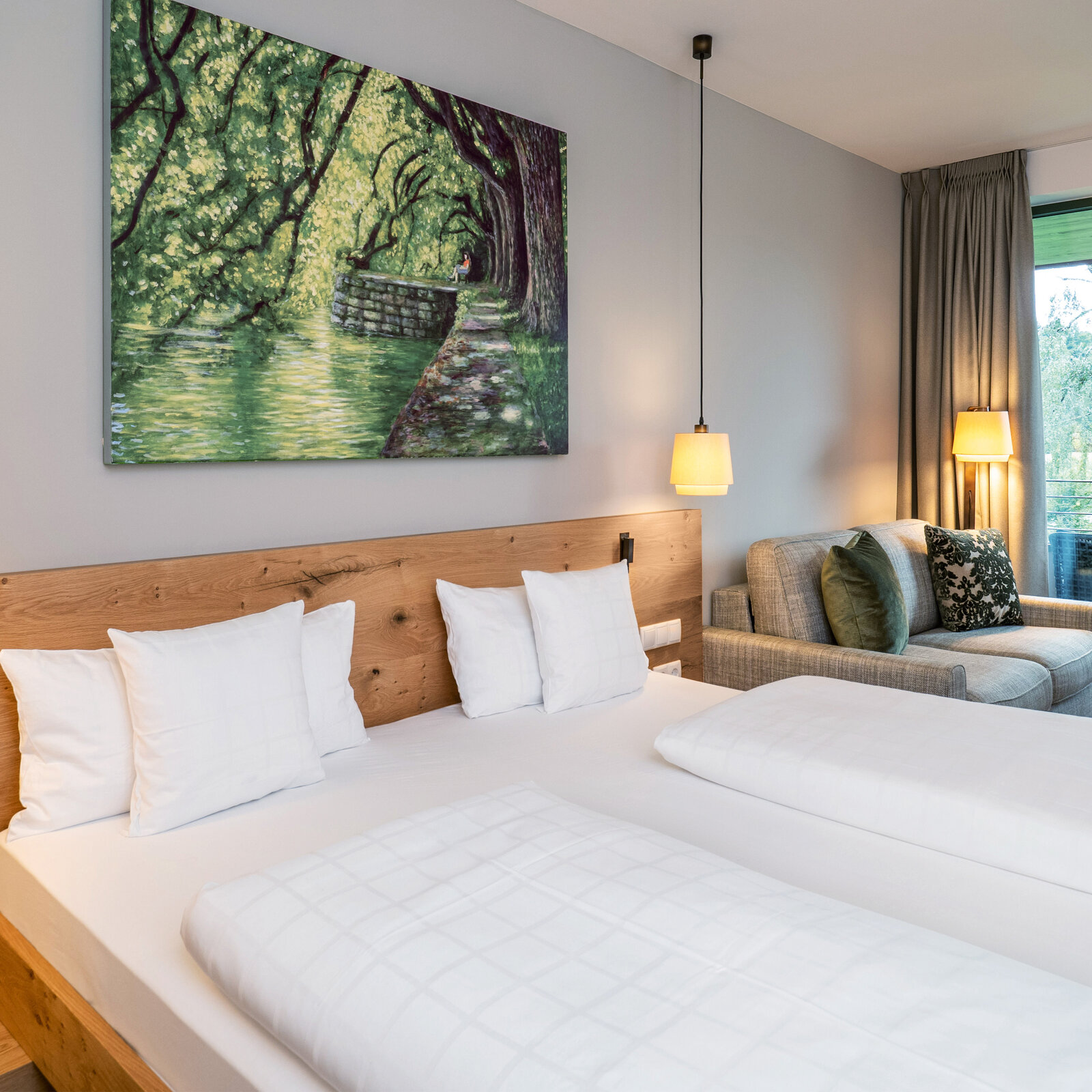 zieflekoch Hofgut Farny Schlafzimmer Bett Schrank Nachttisch Sofa Couch Zimmer