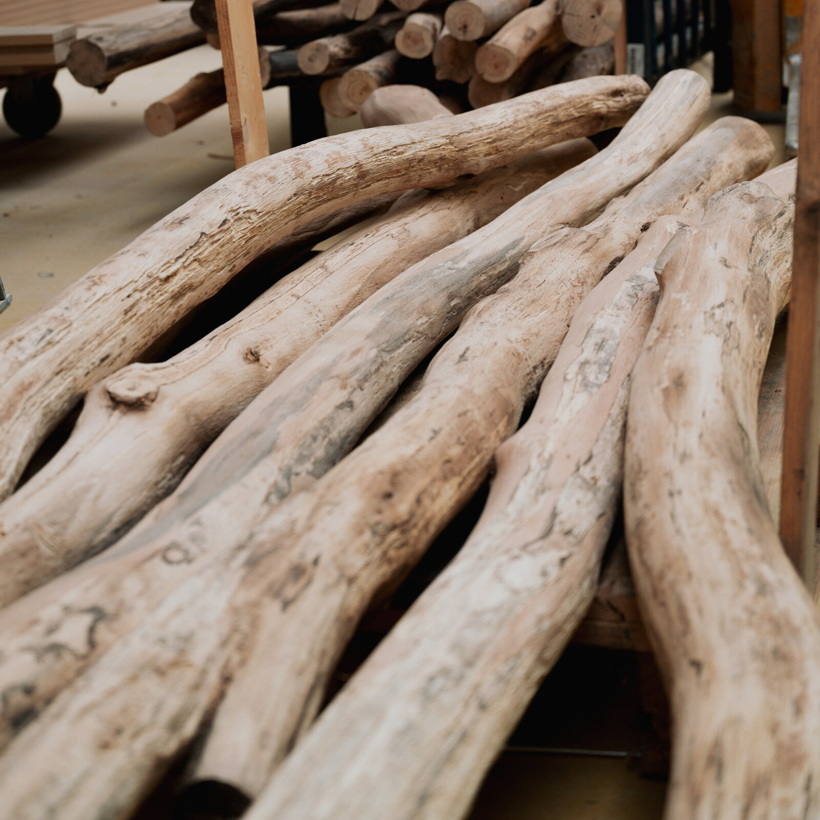 Moodbild für Holzbalken in der Produktionsstätte