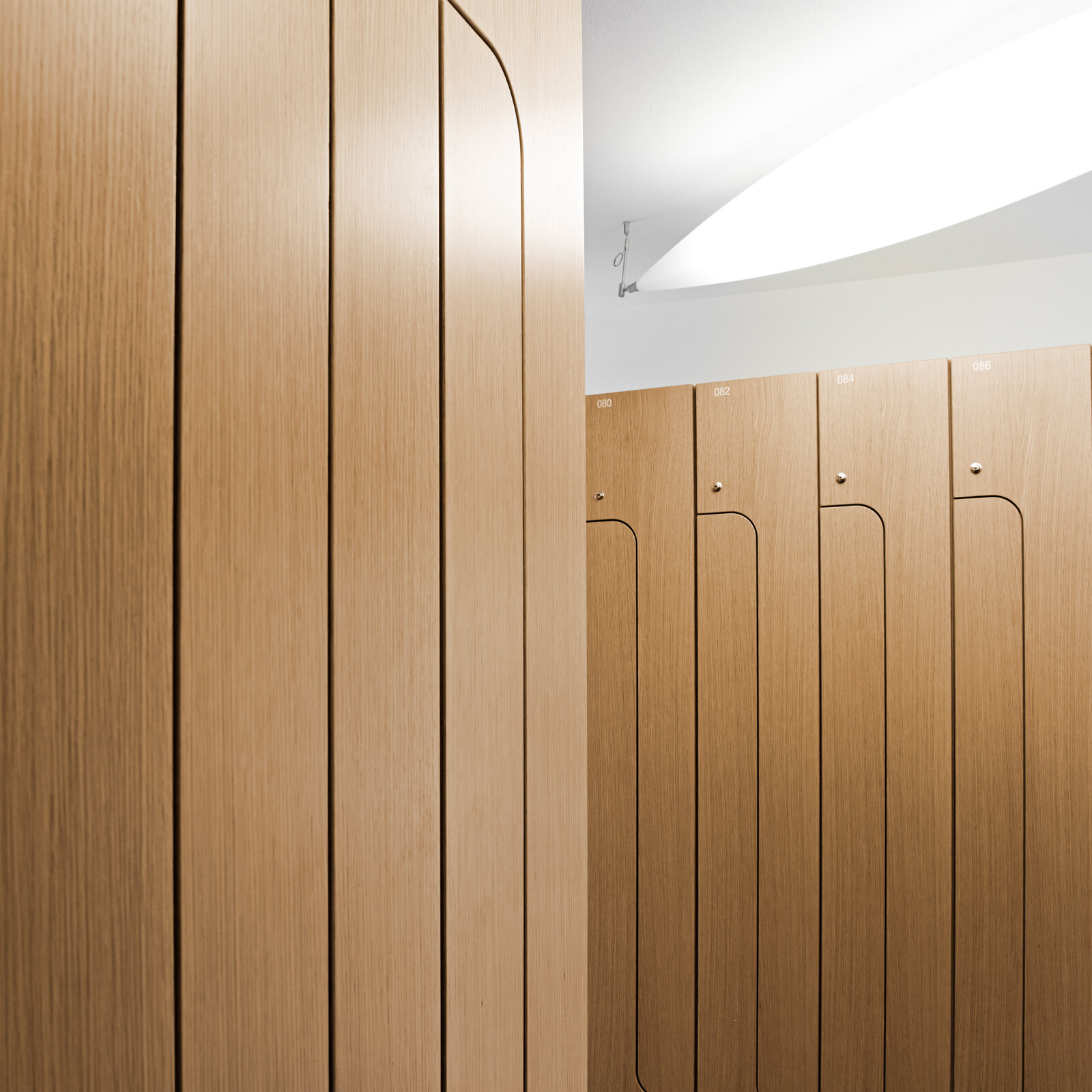 zieflekoch Fachklinik CIP München Praxis Schrank Schränke Spind Spinde Holz
