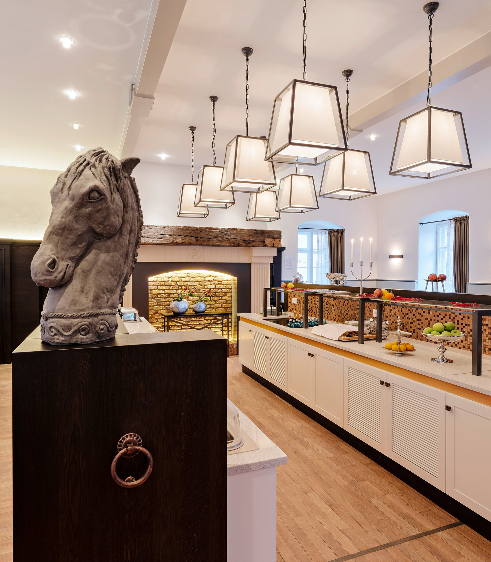 zieflekoch Jagdschloss Kranichstein Buffet Frühstücksbuffet Pferdekopf Kamin Holz Metal