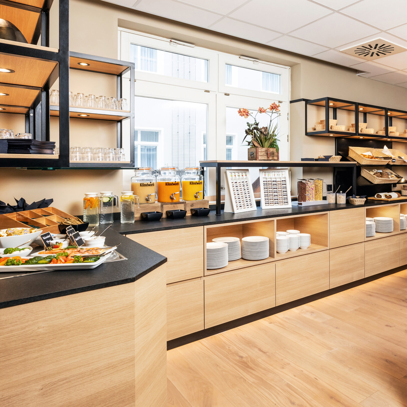 zieflekoch maakt Buffet Frühstücksbuffet Frühstück Holz Metall