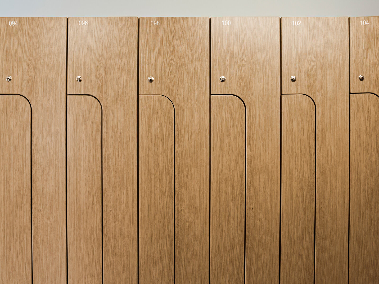 zieflekoch Fachklinik KIRINUS München Praxis Schrank Schränke Spind Spinde Holz