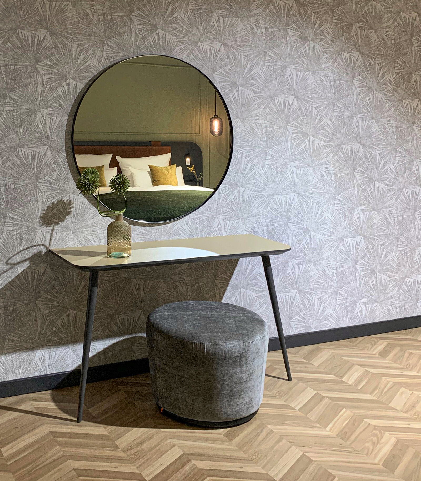 zieflekoch musterzimmer zofie zimmer bett doppelbett samt hängeleuchte hocker spiegel schreibtisch