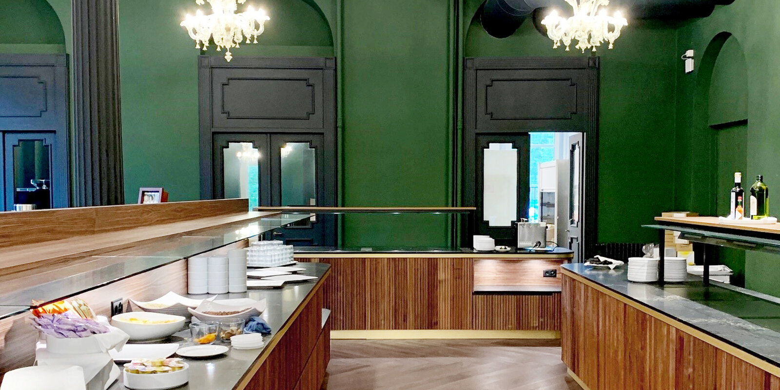 zieflekoch Reine Victoria Buffet Restaurant Frühstücksbuffet Frühstück Holz Grün Kronleuchter