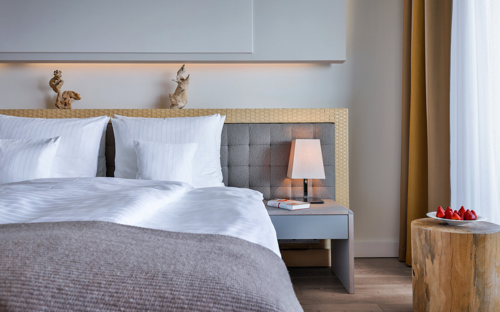 zieflekoch Budersand Sylt Doppelbett Bett Holz Treibholz Schlafzimmer Beistelltisch